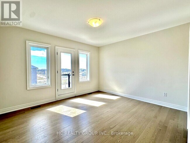 Photo du bâtiment - 561 Vine Cliff Blvd