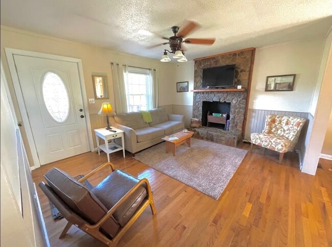 Photo - 420 Sunset Dr (West Jefferson, NC) House