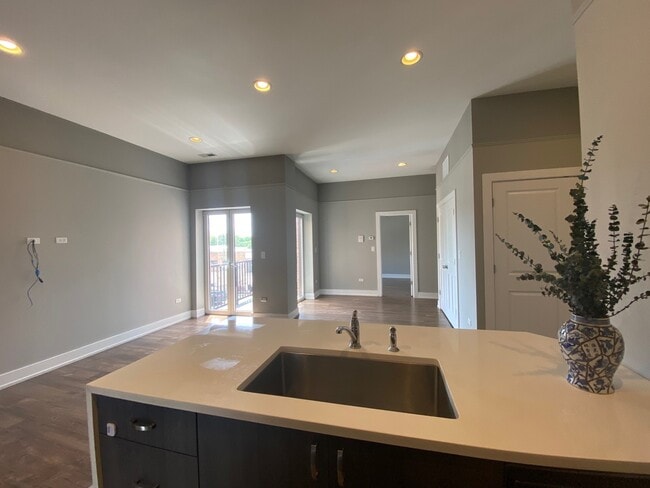 Foto del edificio - 5911 N Northwest Hwy