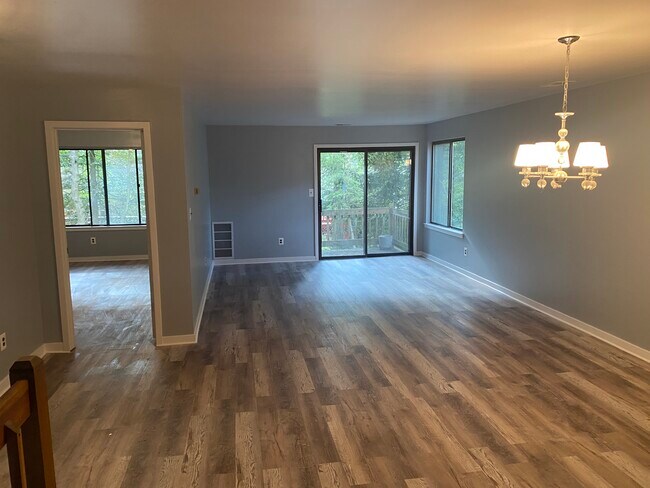 Building Photo - 1204 Thackery Ct