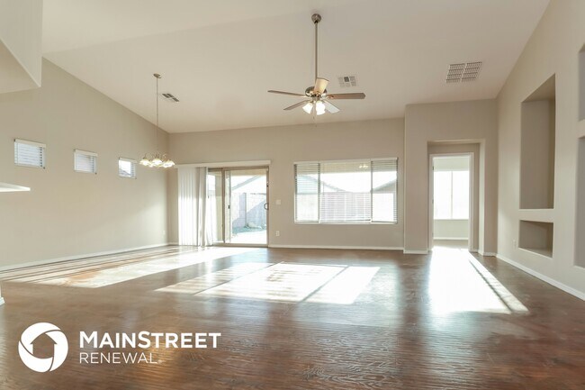 Foto del edificio - 2374 S 155th Ln