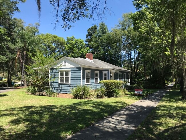 Building Photo - 1520 Delaney Ave