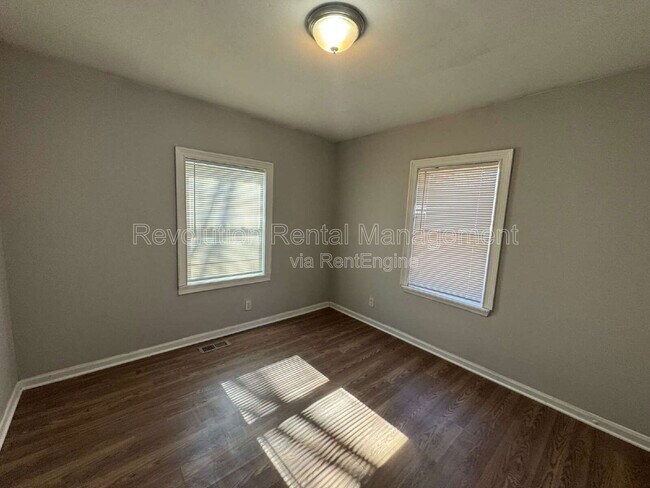 Foto del edificio - 2648 Joyce Ave