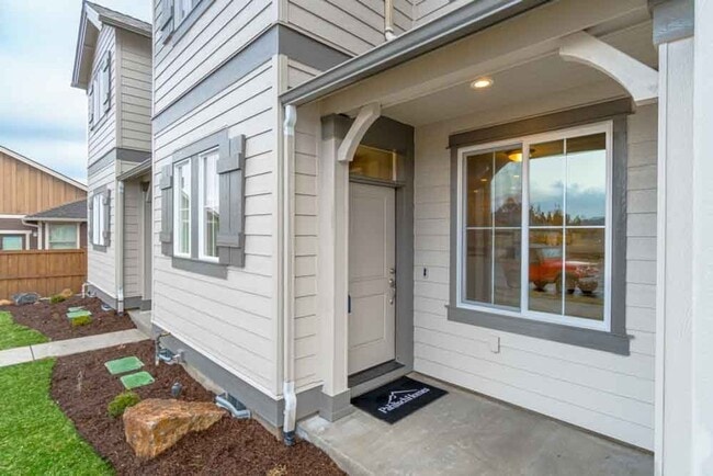 Foto del edificio - NE Bend Townhome for Rent!