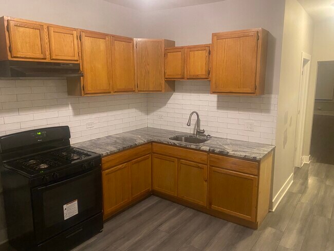 Kitchen - 4844 W Rice St