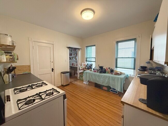 Building Photo - 34 Belknap St
