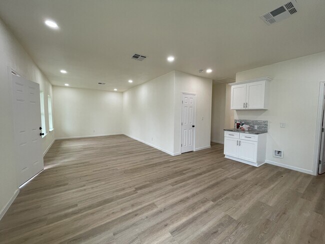 Photo - 610 Pecan Valley Dr House