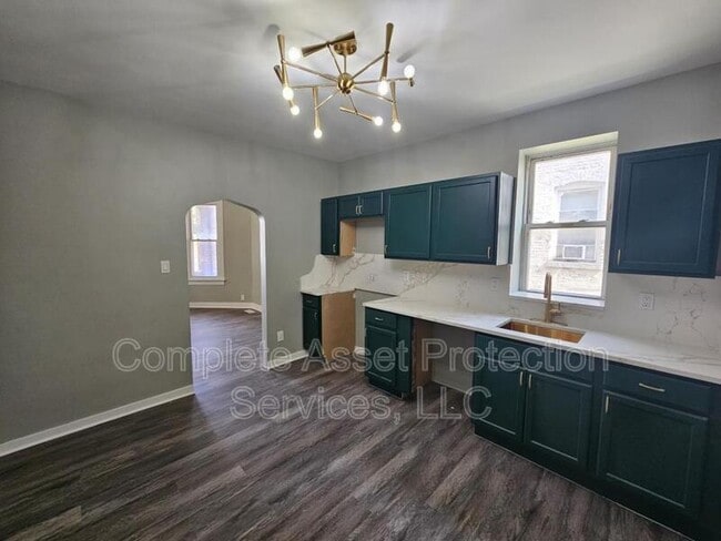 Building Photo - 917 W 144th St