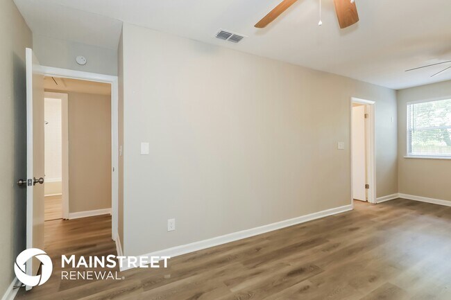 Building Photo - 6348 Fabian Dr