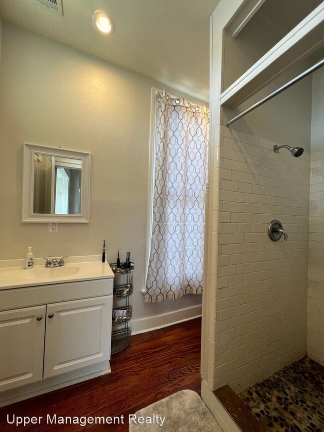 Building Photo - 1 br, 1 bath Apartment - 1335-37 Arabella ...
