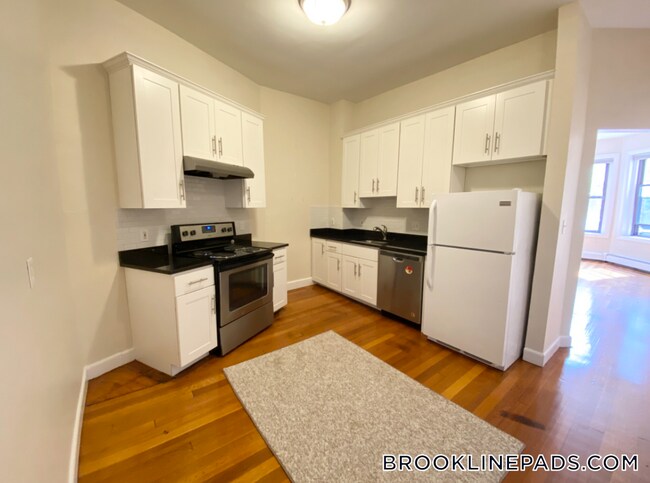 Foto del edificio - 1728 Beacon St