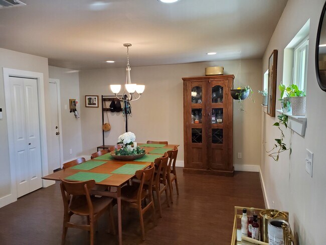 Foto del edificio - 5510 Manor Rd