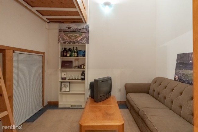 Building Photo - 1 br, 1 bath Apartment - 310 NE Main St.
