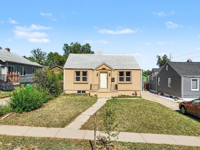 Foto del edificio - Charming 2-Bedroom Wheat Ridge Bungalow Near Sloan’s Lake - Available Now!