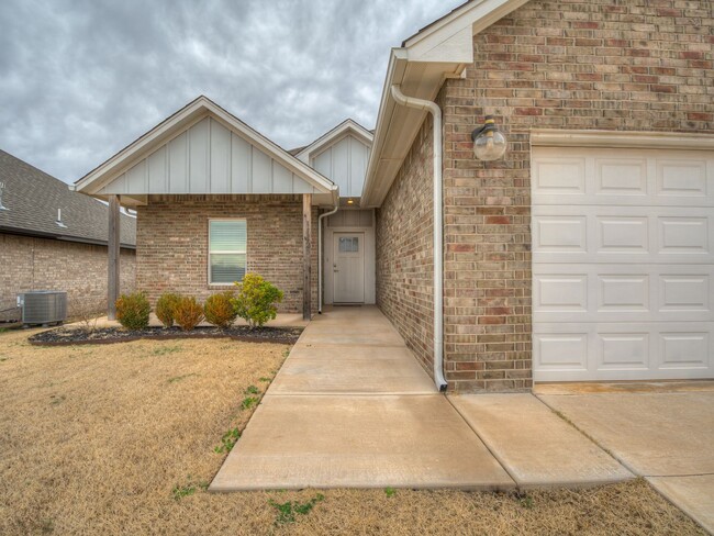 Photo - 4 Bedroom + Yukon Schools House