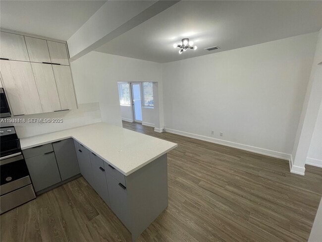 Building Photo - 1051 SW 8th Ave