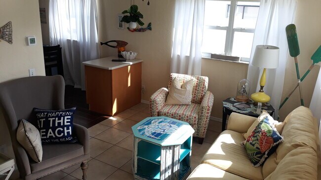 Building Photo - 2573 Coral Way E