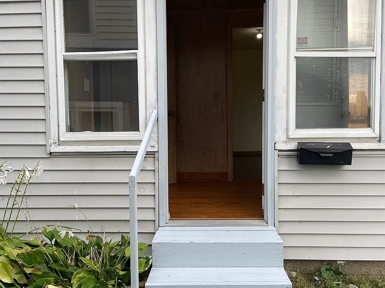 Foto principal - 705 Maryland Ave E