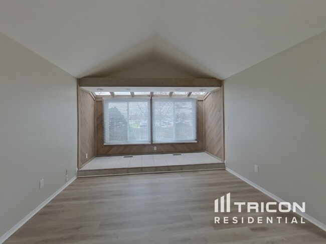 Building Photo - 2836 Garden Dr