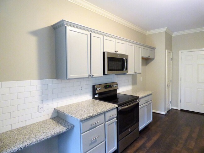 Foto del edificio - 951 Savannah Ln