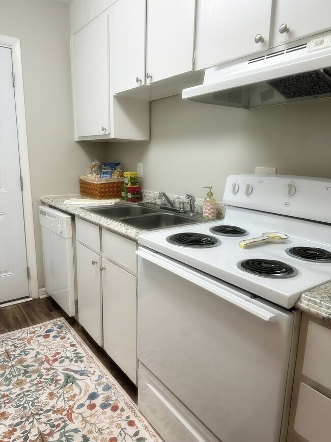 Foto del edificio - Foxwood Apartment Townhomes