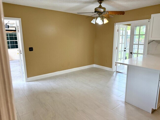 Building Photo - 1235 Rowayton Cir