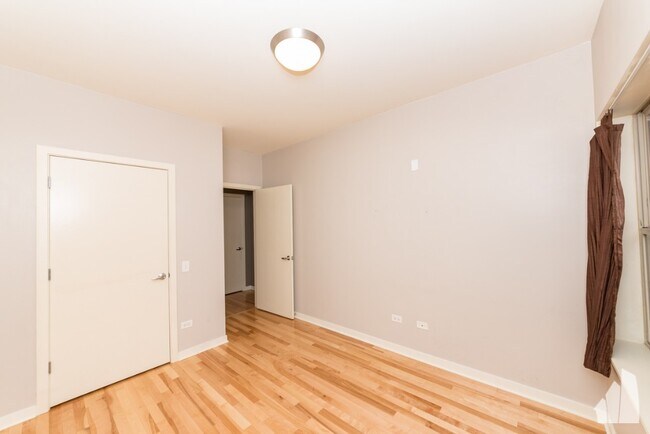 Building Photo - 1155 W Roosevelt Rd