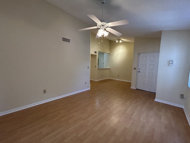 Building Photo - 2890 N Oakland Forest Dr