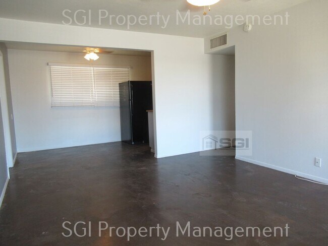Building Photo - UPDATED NORTH PHOENIX PROPERTY!