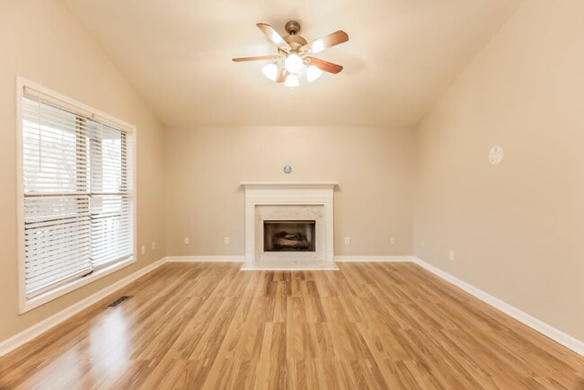 Building Photo - 110 Spring Glade Cir