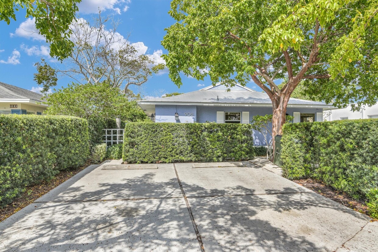 Primary Photo - 908 NE 8th Ave