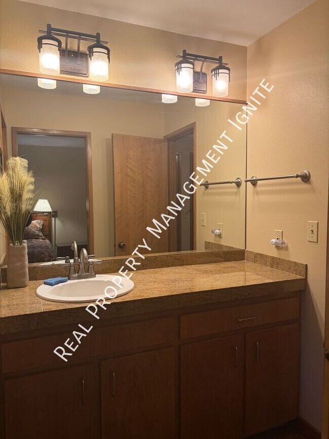 Foto del edificio - 19717 SW Mount Bachelor Dr