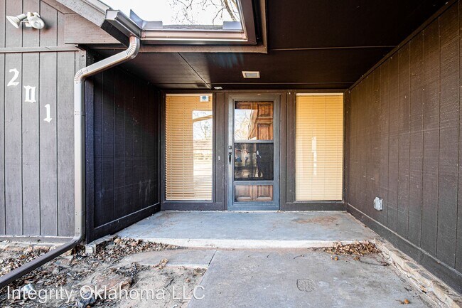 Building Photo - 3 br, 1.5 bath House - 201 Three Oaks Dr