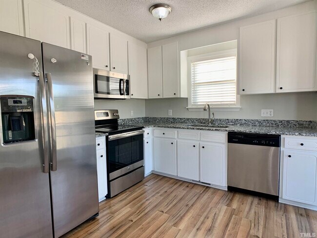 Building Photo - 106 McKenzie Cir