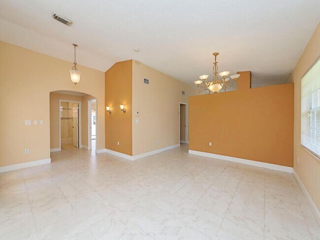 Foto del edificio - GOLDEN GATE ESTATES-3 BED 2 BATH SINGLE FA...