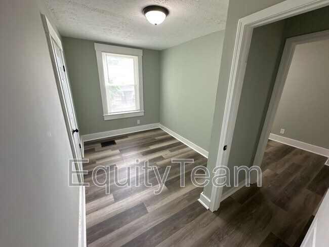 Foto del edificio - 657 Ross Ave