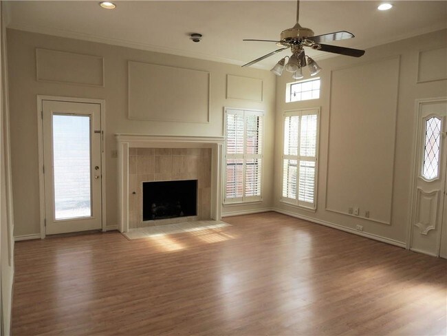 Foto del edificio - 3425 Forest Hills Cir
