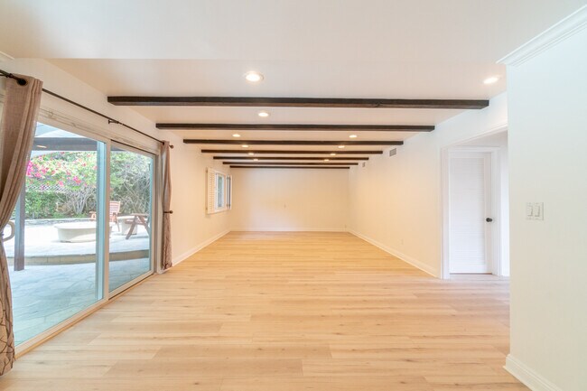 Family Room Open to the Pool - 4220 Towhee Dr