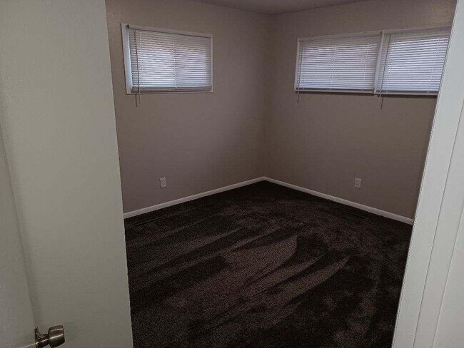 Building Photo - 1500 SW 23rd Pk