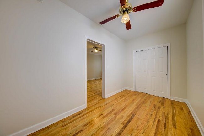 Foto del edificio - 2428-2 W Carmen Ave