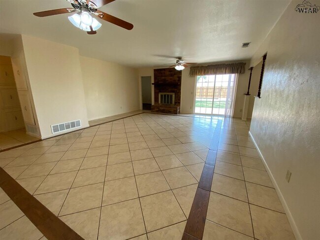 Building Photo - 5228 E Woodhaven Dr
