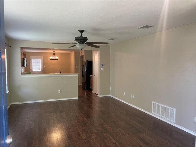 Building Photo - 136 Pebble Creek Ln