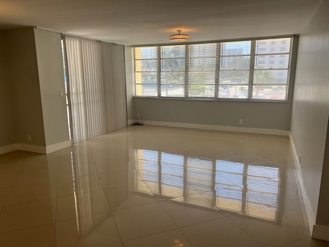 Building Photo - 1825 S Ocean Dr