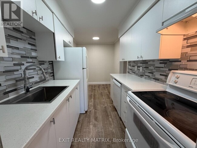 Building Photo - 102 Bujold Ct