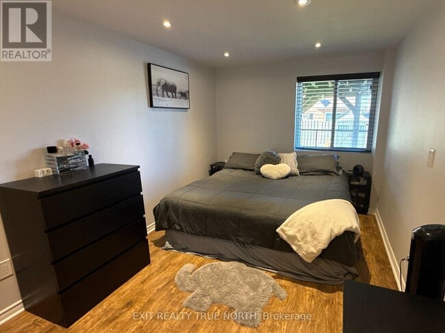 Building Photo - 42 Booth St