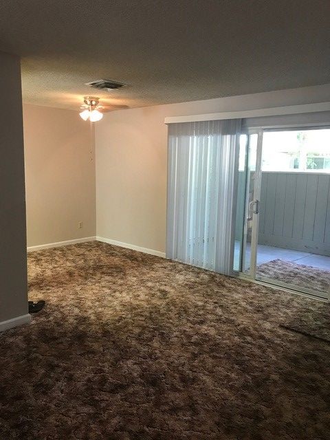 Foto del edificio - 2148 Roundhouse Rd