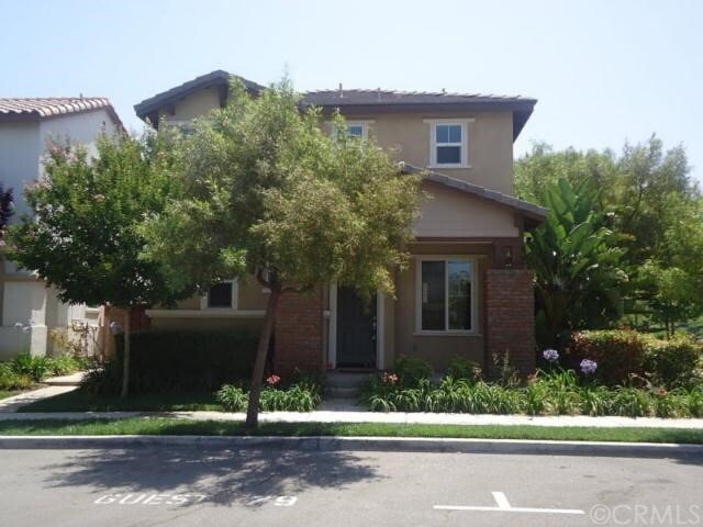 Foto principal - Lovely 3 Bedroom 2.5 Bath Townhome 1 mile ...