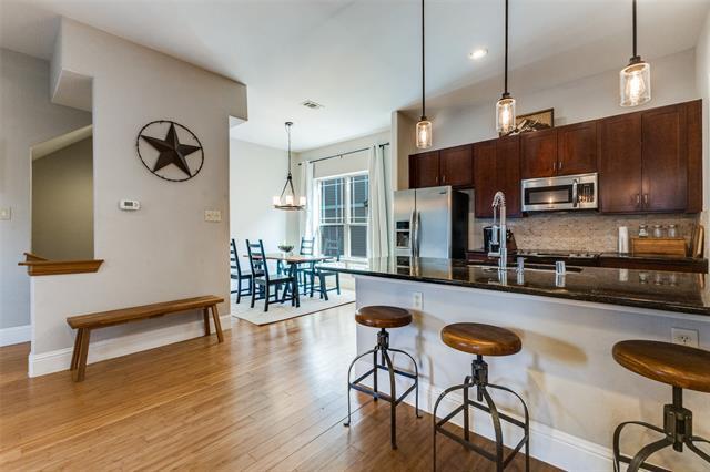 Foto del edificio - 5914 Hudson St