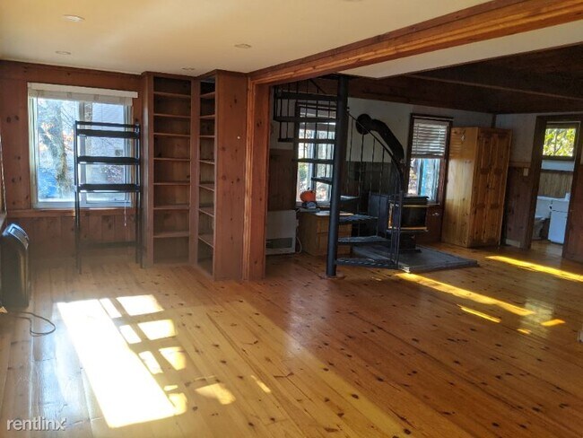 Building Photo - 2 br, 1 bath House - 42 Brewster Rd