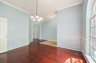 Building Photo - 5827 Willow Park Dr Building Photo - 5827 Willow Park Dr